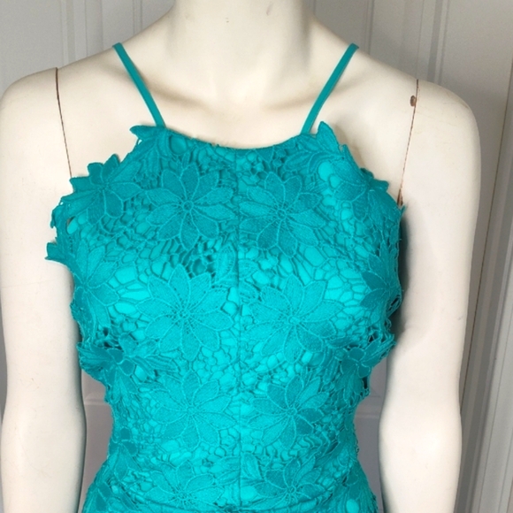 Elegant Teal Lace Dress - Picture 2 of 12